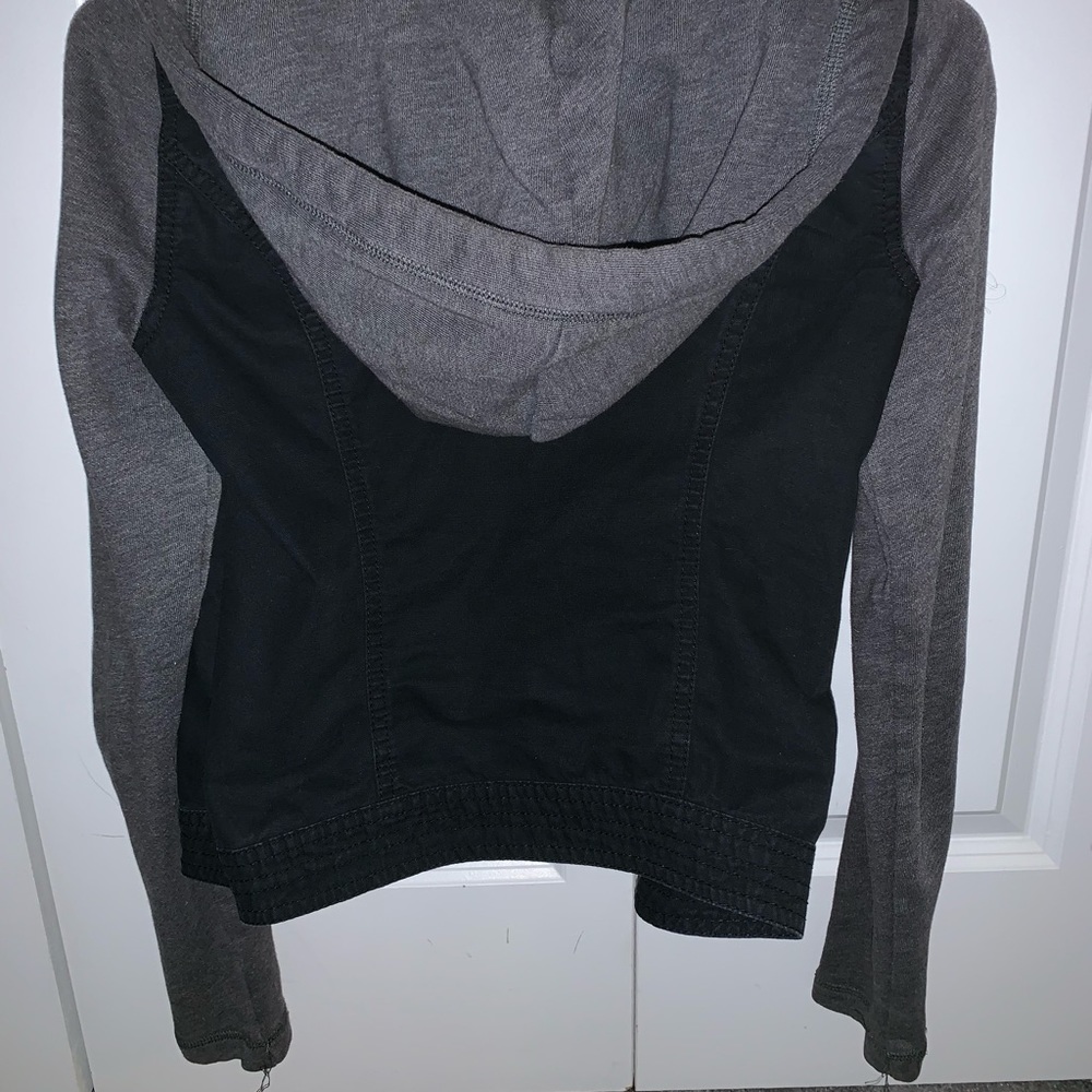 Light Jacket - Picture 5 of 8